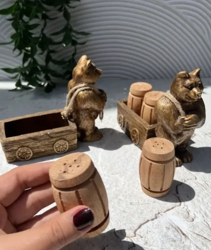 نمکدان با استند چوبی خرس
