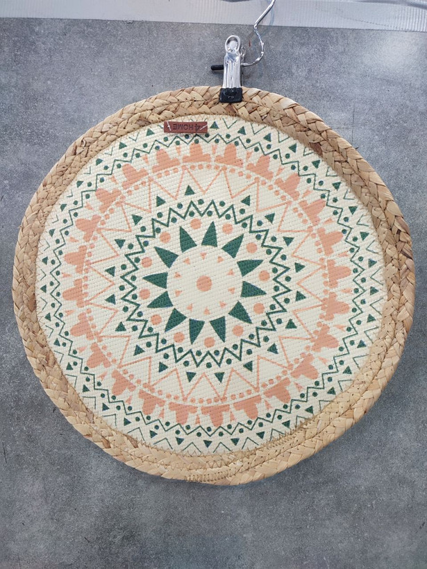 زیر بشقابی گرد